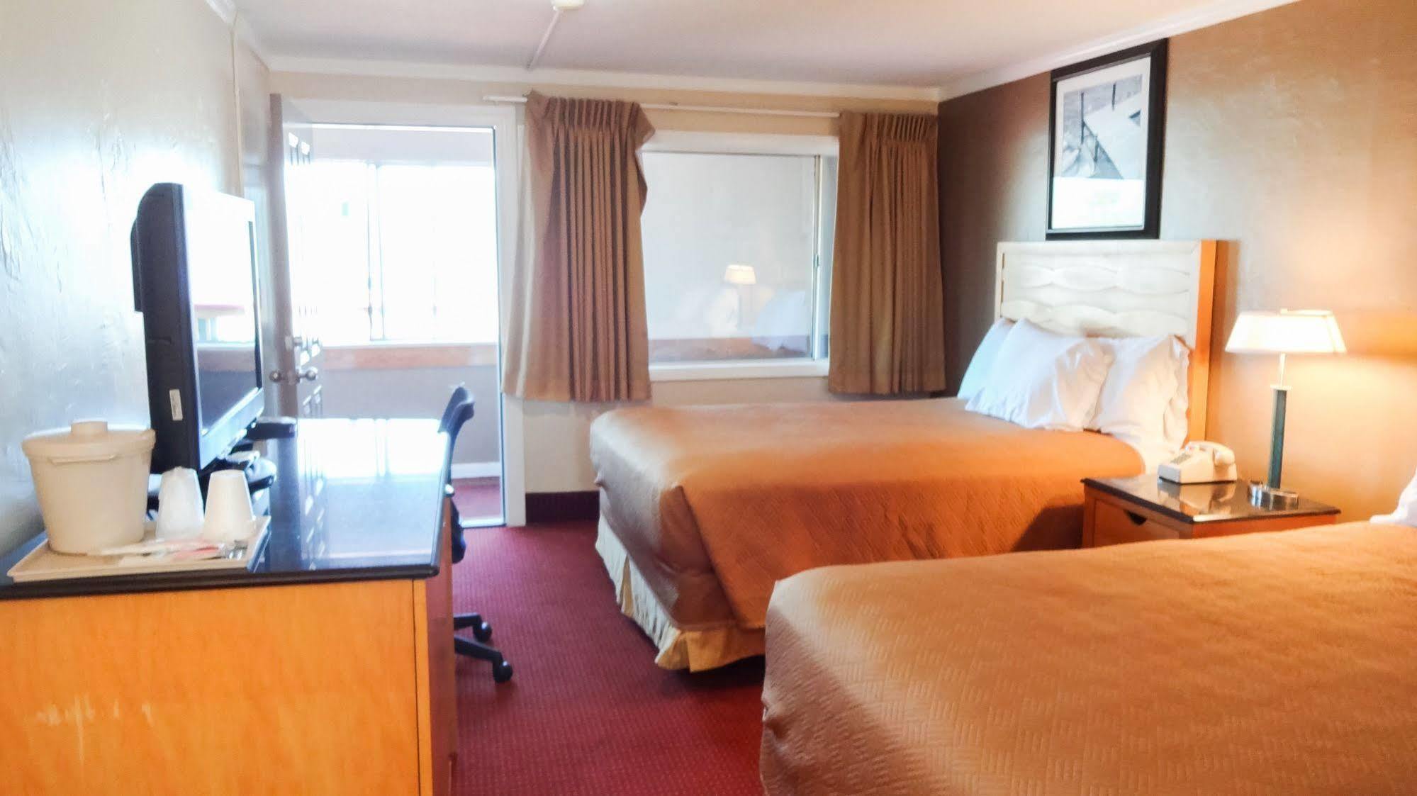 Eastern Inn Борн Екстер'єр фото